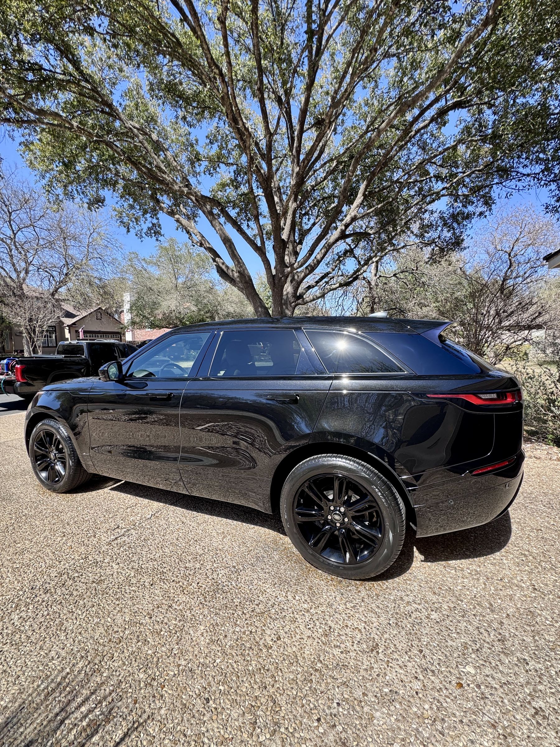 Black Range Rover Velar ceramic-coated, ShineLab San Antonio